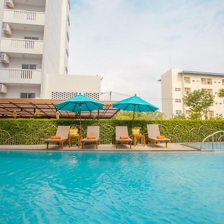 Отель Recenta Phuket Suanluang Экстерьер фото