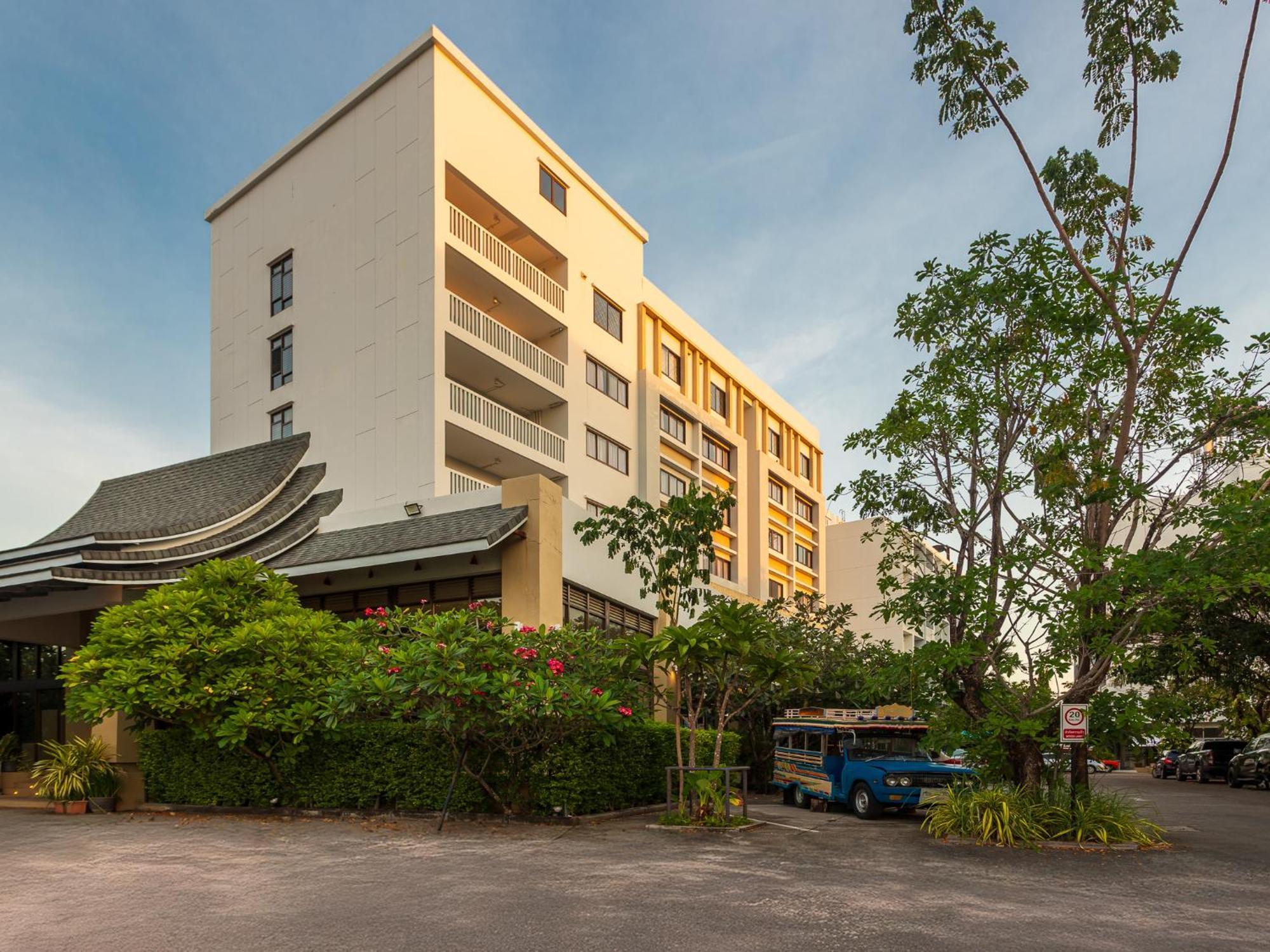 Отель Recenta Phuket Suanluang Экстерьер фото